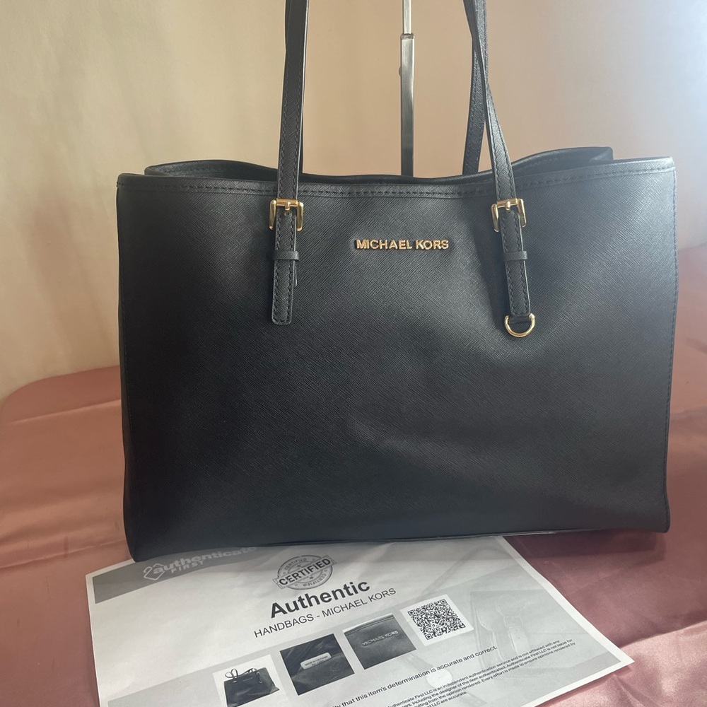 Authentic Michael Kors Purse!!! #045NCOA Michael Kors Jet Set Travel Tote.